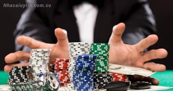 Luật chơi chi tiết hai người trên bàn Poker