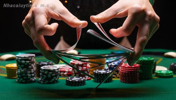 Người chơi cần khéo léo trong quá trình xào bài để chắc chắn rằng những quân bài ở ván sau đúng như mong muốn của bạn