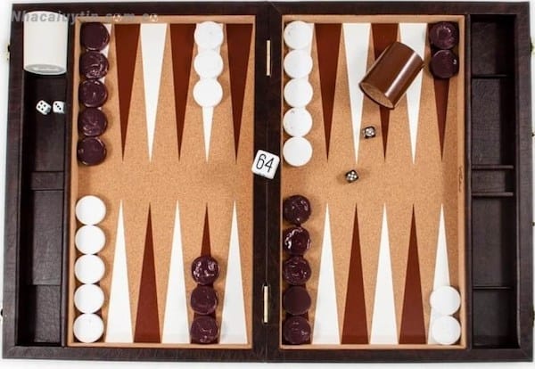 Cờ Backgammon có lối chơi đơn giản nhưng vô cùng hấp dẫn và thú vị